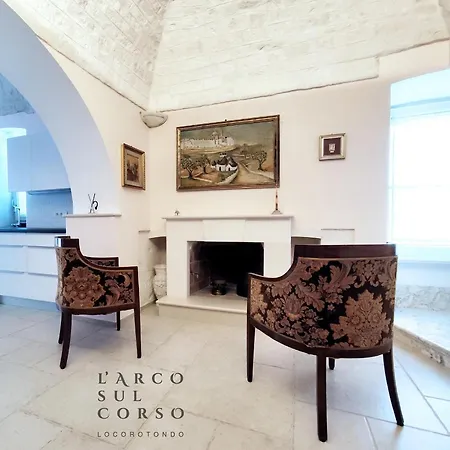 L'arco Sul Corso * Locorotondo