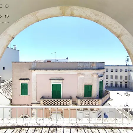 L'arco Sul Corso Locorotondo
